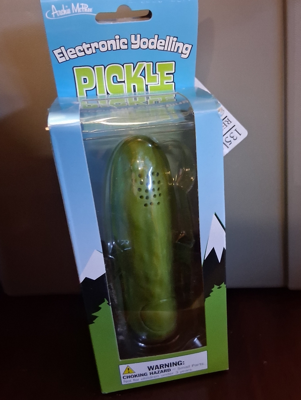 Electronic Yodelling Pickle Toy - Green